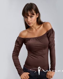 Блуза с набрано бие, голи рамене и дълъг ръкав