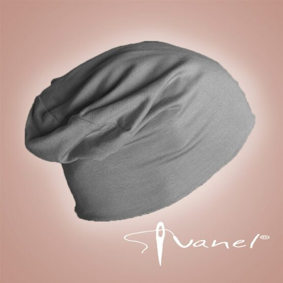 шапка от трико от онлайн магазин на ателие Иванел, светло сив