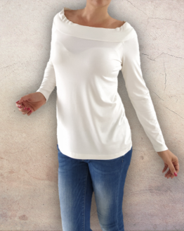 Свободна блуза с френско деколте широко бие и дълги ръкави